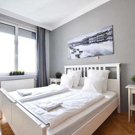 Standerd Apartment By Hi5 - Lovag Family Suites Budapeste Exterior foto