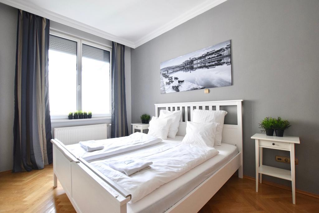 Standerd Apartment By Hi5 - Lovag Family Suites Budapeste Exterior foto