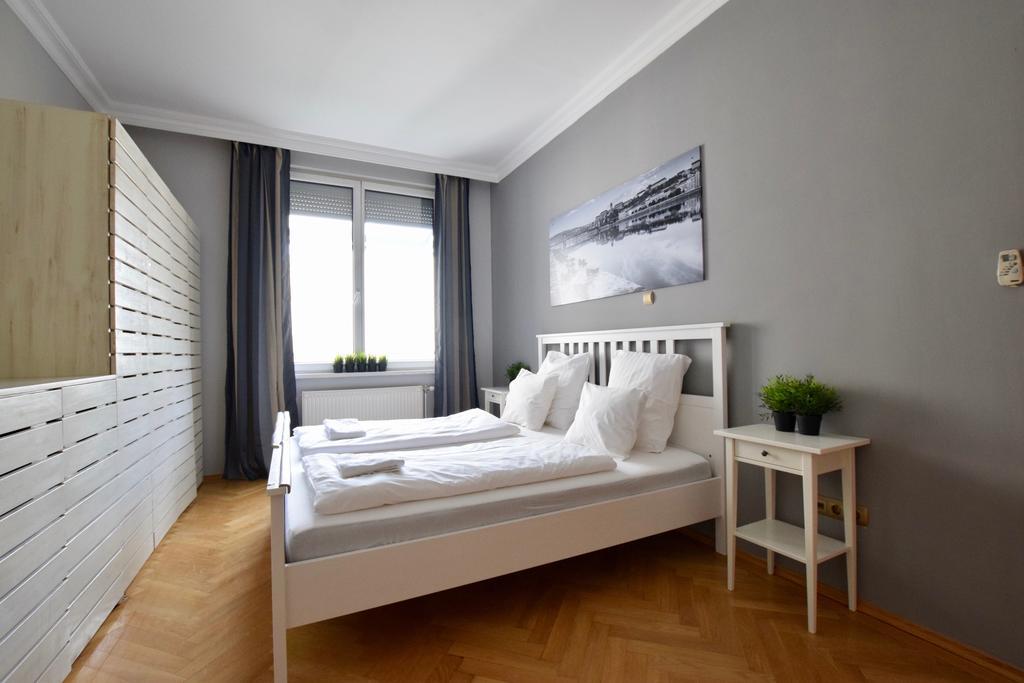 Standerd Apartment By Hi5 - Lovag Family Suites Budapeste Exterior foto