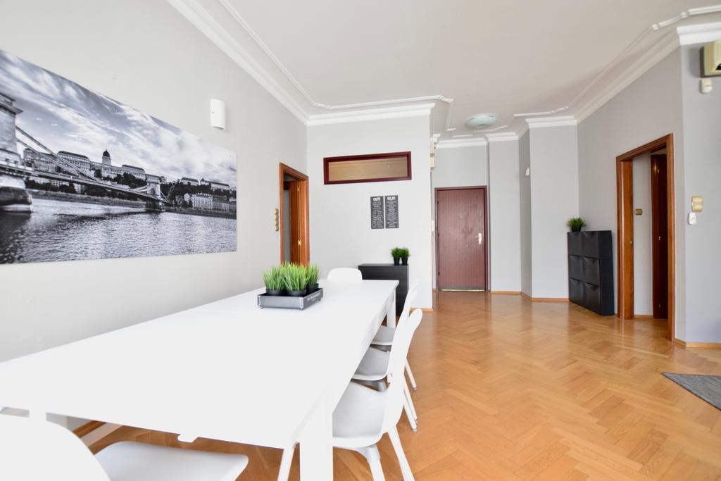 Standerd Apartment By Hi5 - Lovag Family Suites Budapeste Exterior foto