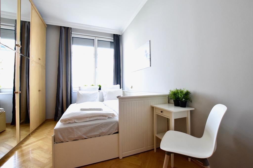 Standerd Apartment By Hi5 - Lovag Family Suites Budapeste Exterior foto