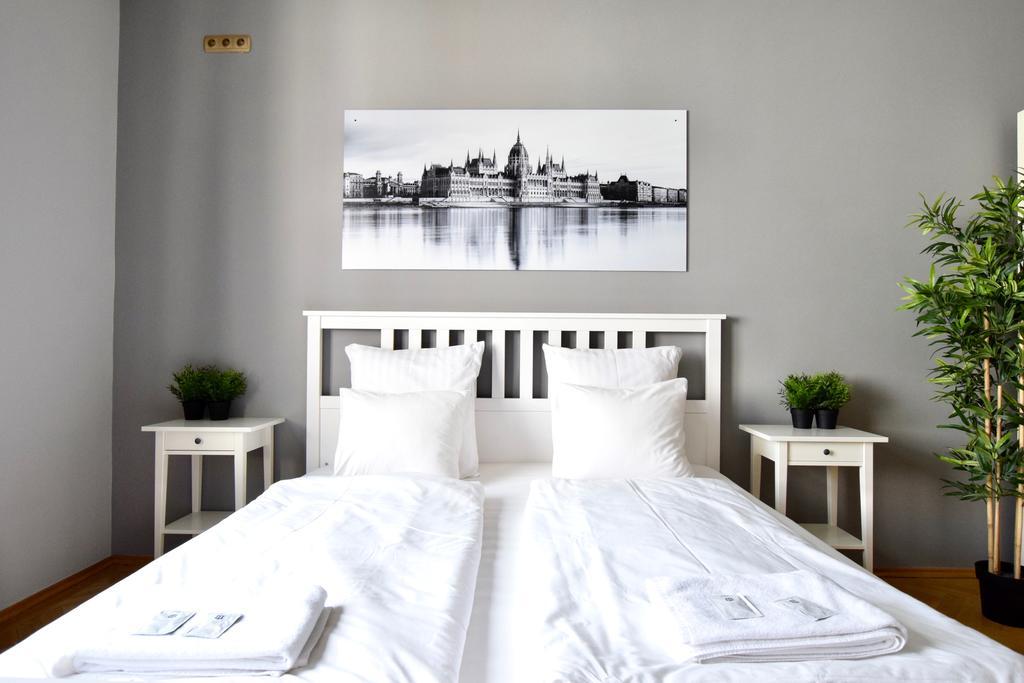 Standerd Apartment By Hi5 - Lovag Family Suites Budapeste Exterior foto