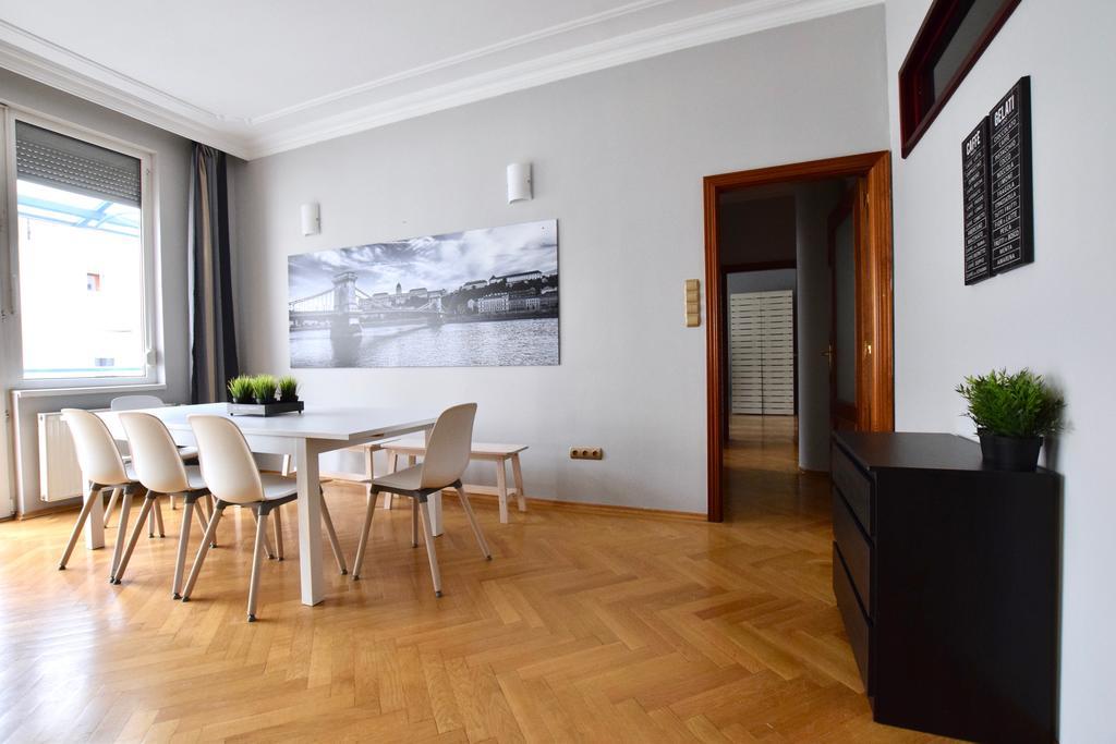 Standerd Apartment By Hi5 - Lovag Family Suites Budapeste Exterior foto