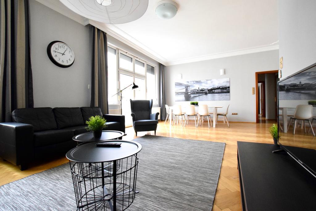 Standerd Apartment By Hi5 - Lovag Family Suites Budapeste Exterior foto