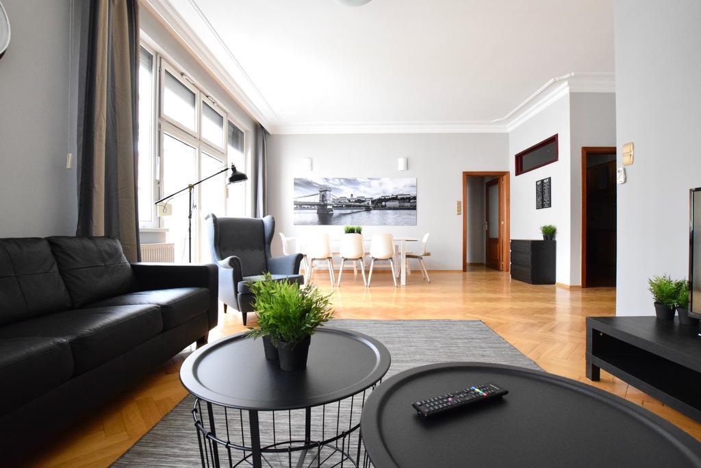 Standerd Apartment By Hi5 - Lovag Family Suites Budapeste Exterior foto
