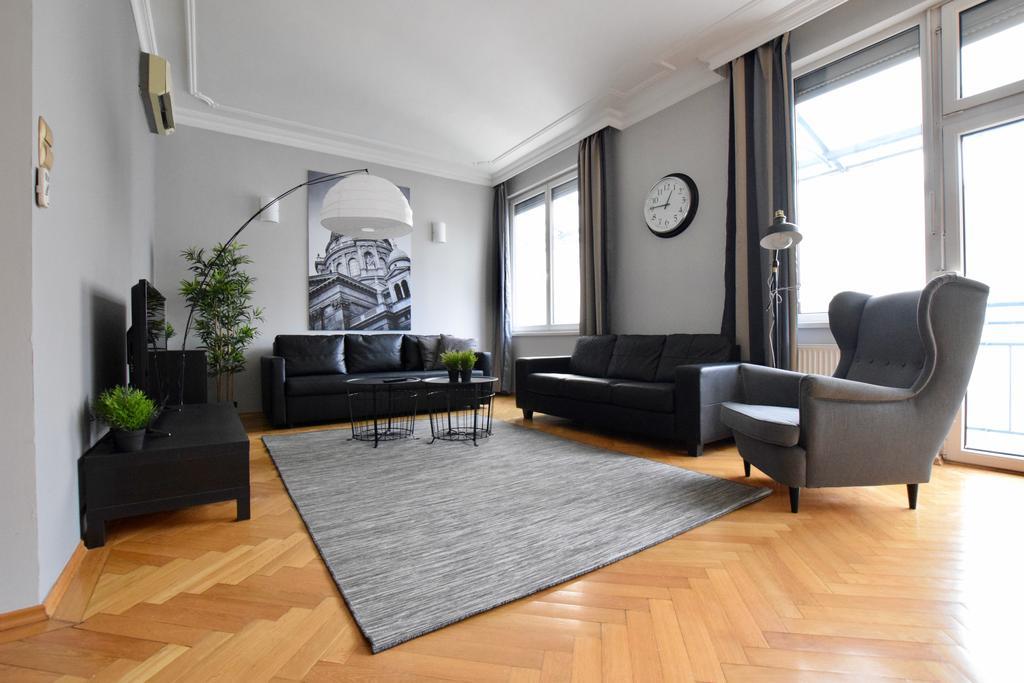 Standerd Apartment By Hi5 - Lovag Family Suites Budapeste Exterior foto