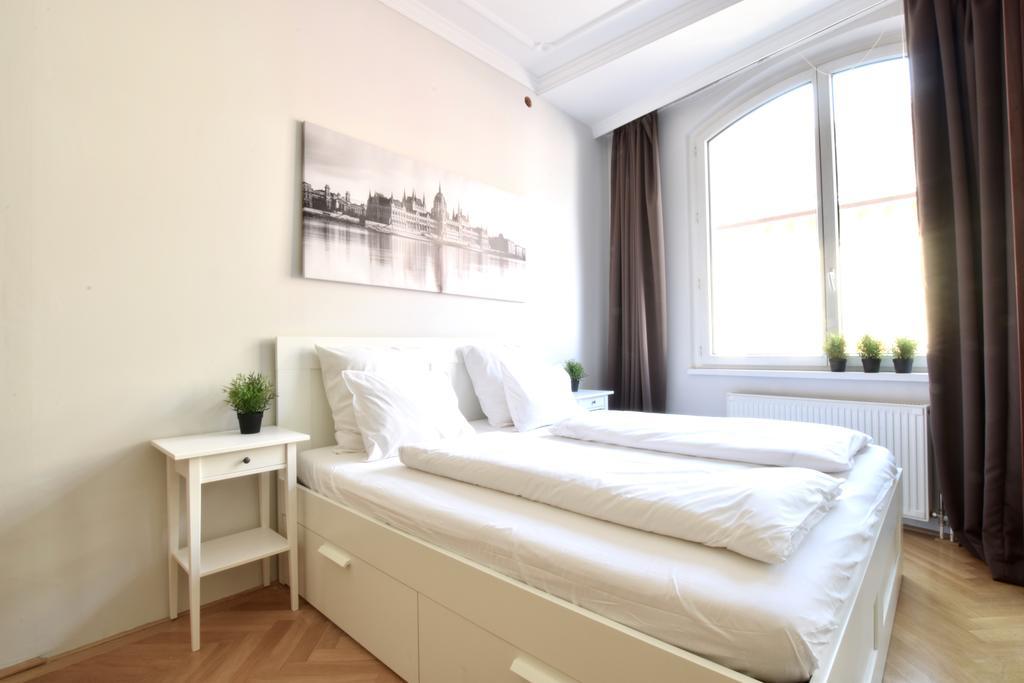 Standerd Apartment By Hi5 - Lovag Family Suites Budapeste Exterior foto