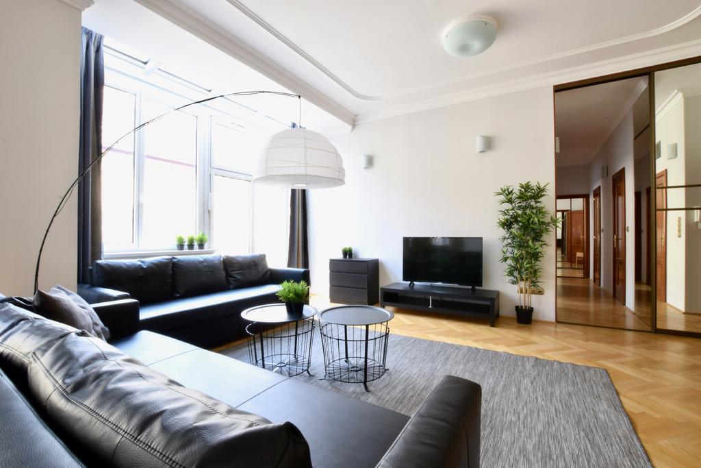 Standerd Apartment By Hi5 - Lovag Family Suites Budapeste Exterior foto