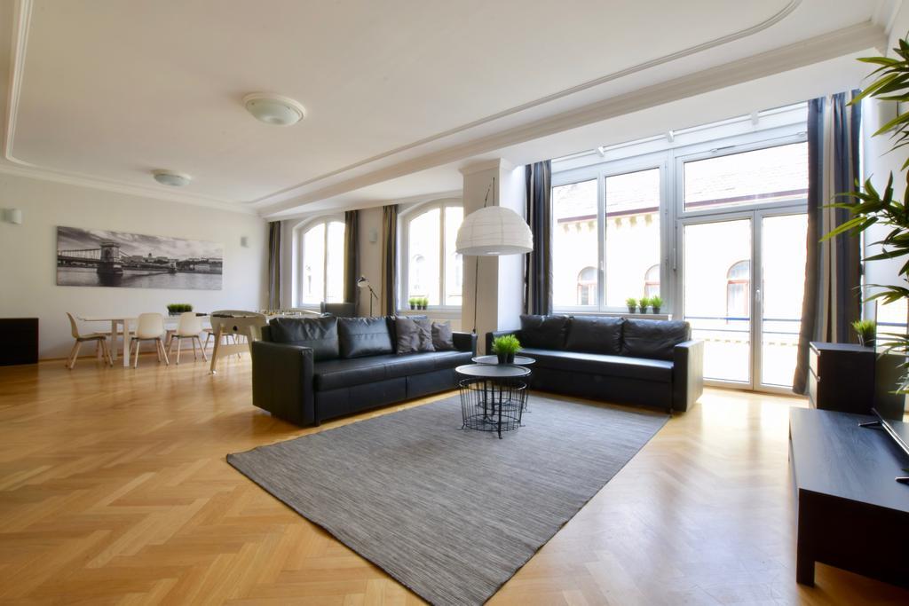Standerd Apartment By Hi5 - Lovag Family Suites Budapeste Exterior foto
