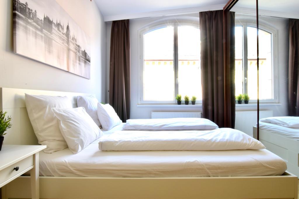 Standerd Apartment By Hi5 - Lovag Family Suites Budapeste Exterior foto