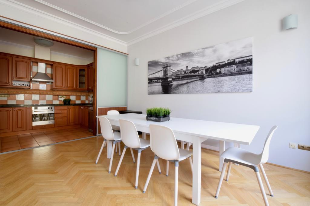 Standerd Apartment By Hi5 - Lovag Family Suites Budapeste Exterior foto