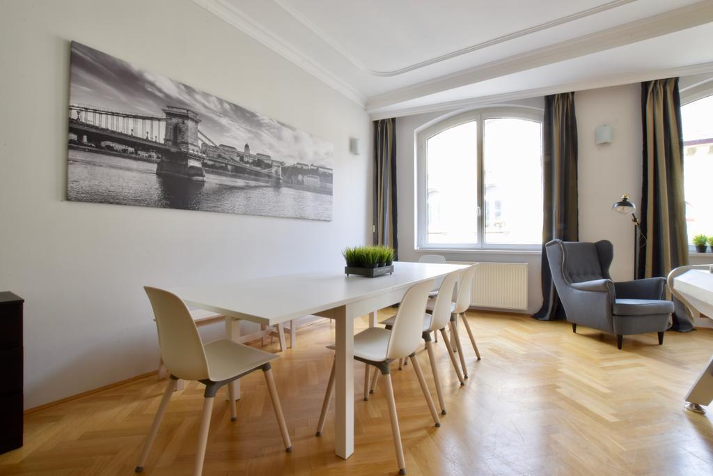 Standerd Apartment By Hi5 - Lovag Family Suites Budapeste Exterior foto