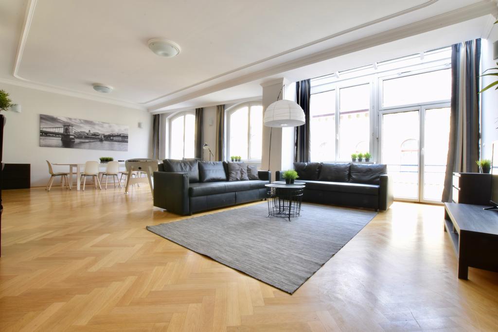 Standerd Apartment By Hi5 - Lovag Family Suites Budapeste Exterior foto