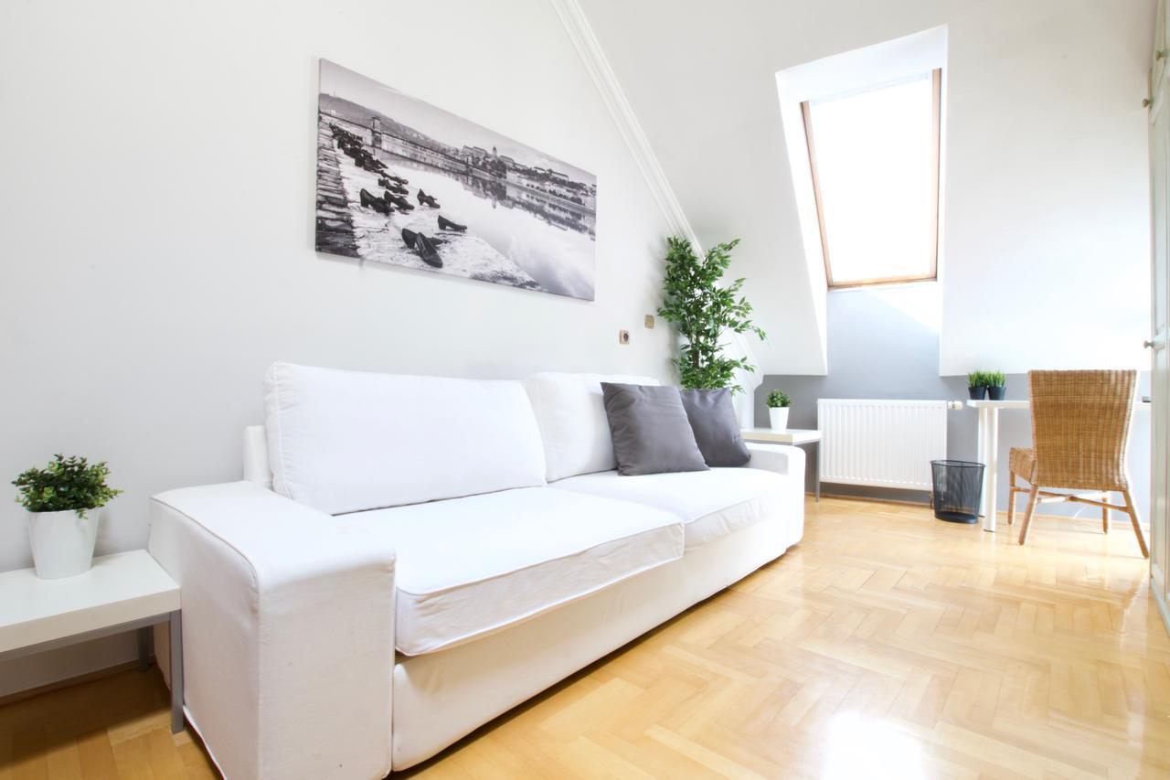 Standerd Apartment By Hi5 - Lovag Family Suites Budapeste Exterior foto