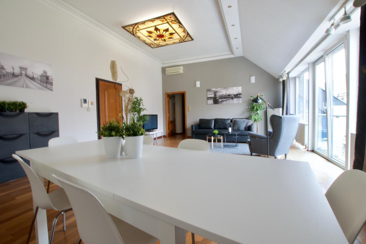 Standerd Apartment By Hi5 - Lovag Family Suites Budapeste Exterior foto