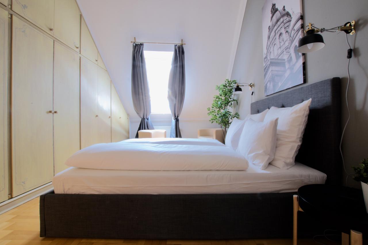 Standerd Apartment By Hi5 - Lovag Family Suites Budapeste Exterior foto