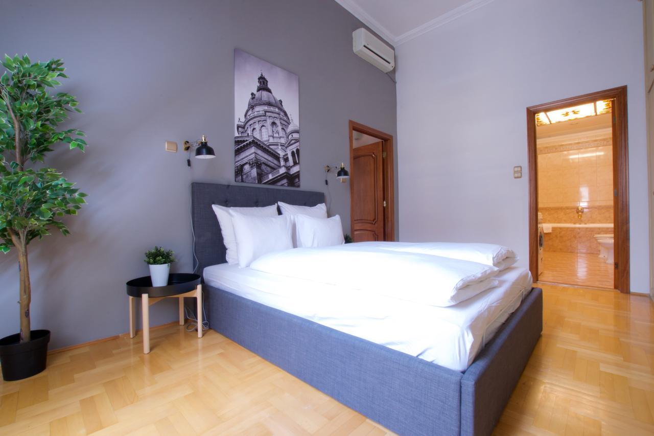 Standerd Apartment By Hi5 - Lovag Family Suites Budapeste Exterior foto