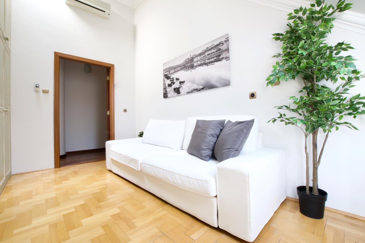 Standerd Apartment By Hi5 - Lovag Family Suites Budapeste Exterior foto